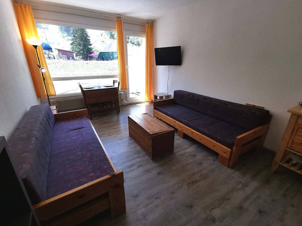 Foto 3 von 15: Gemütliches Studio an der Piste mit Balkon, TV und Skiraum
