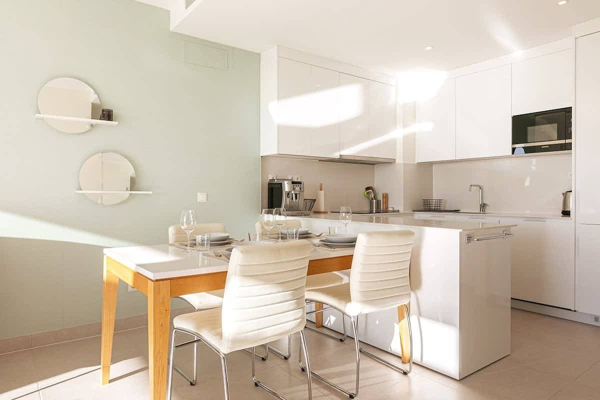 Foto 10 von 57: Duplex Penthouse with Sea Views, Steps to Golf