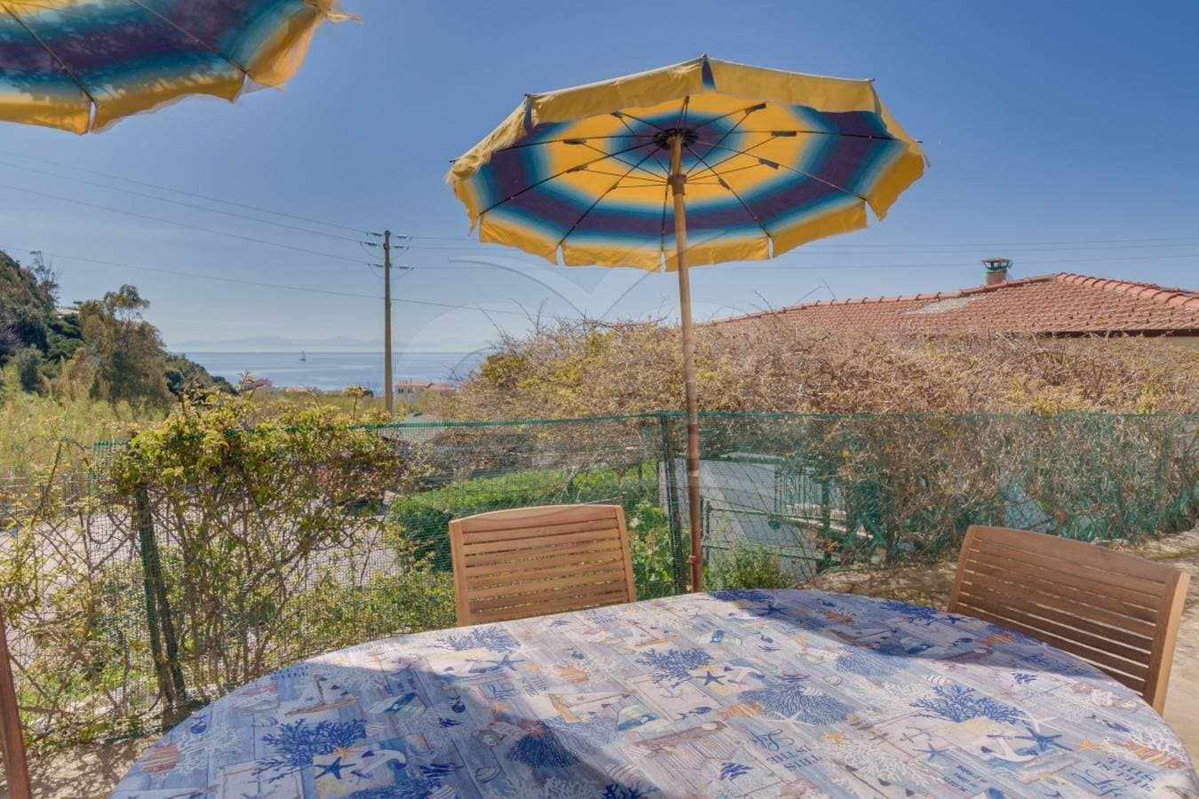 Foto 5 von 27: Ferienwohnung für 6 Personen mit Terrasse