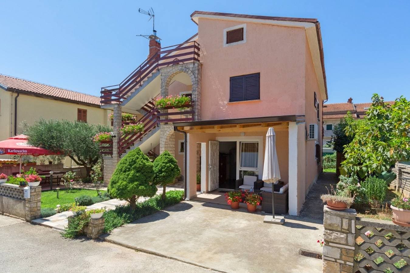 Foto 4 von 23: Studio Ferienwohnung mit Terrasse