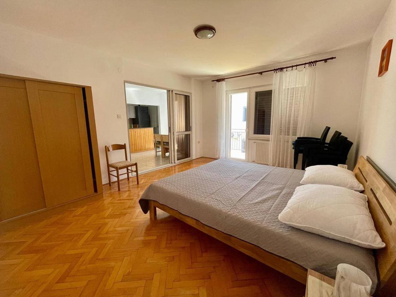 Foto 10 von 23: Two-Bedroom Apartment