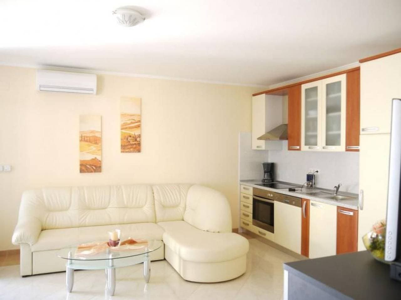 Foto 3 von 57: Villa del Golfo, Apartement mit Garten und Pool