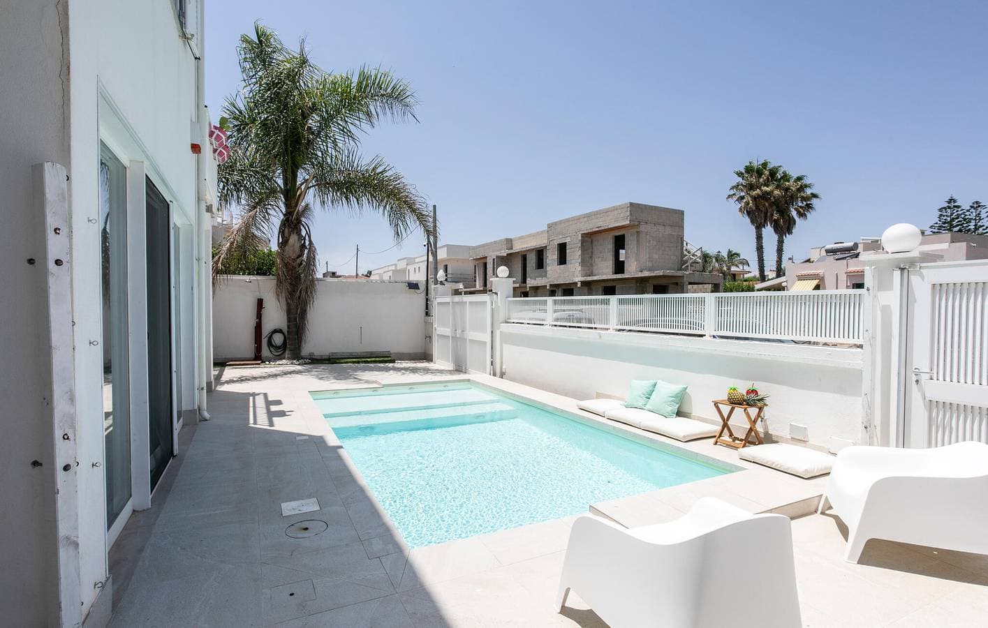 Foto 11 von 48: Paradies am Strand mit Pool und Terrasse