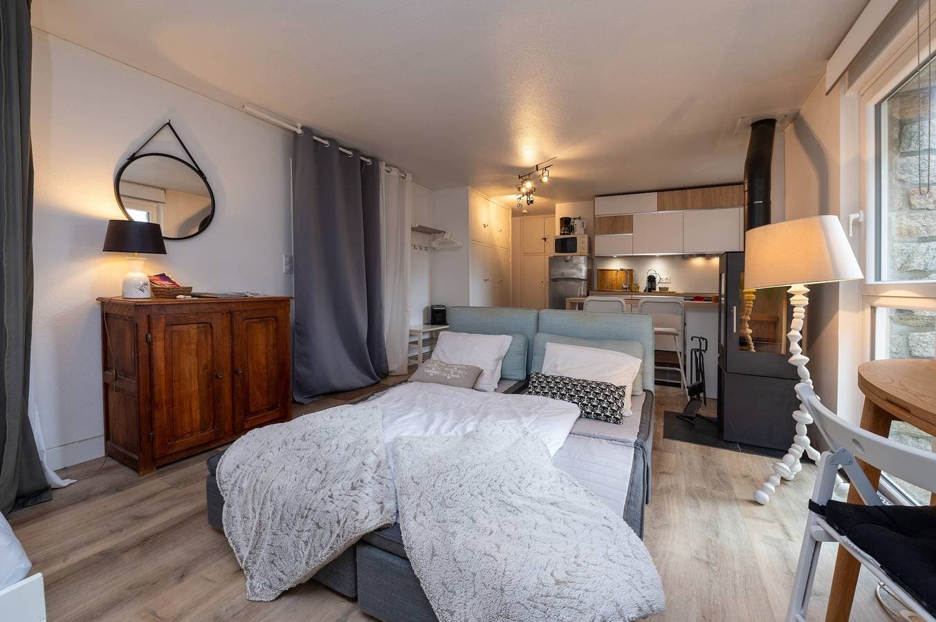 Foto 8 von 20: Studio 'Le Rivage Bord De Mer Parking Wifi' mit Balkon und WLAN