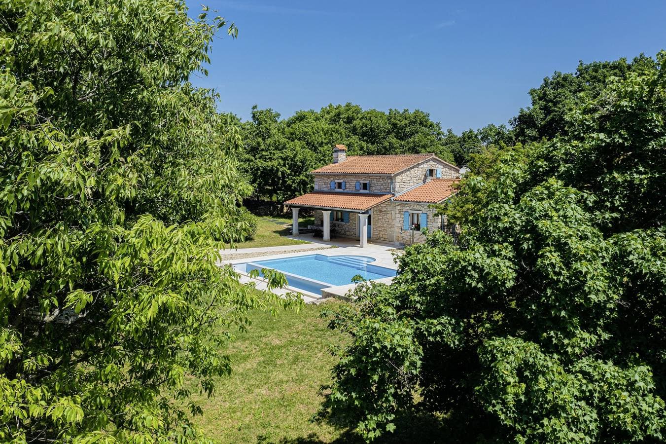 Ferienhaus Pićanci * ruhige Alleinlage, 3800 m2 Garten, privater Pool 1