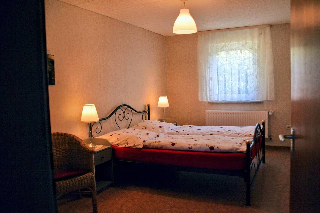 Foto 3 von 11: Ferienhaus, Dusche und Badewanne, Nichtraucher
