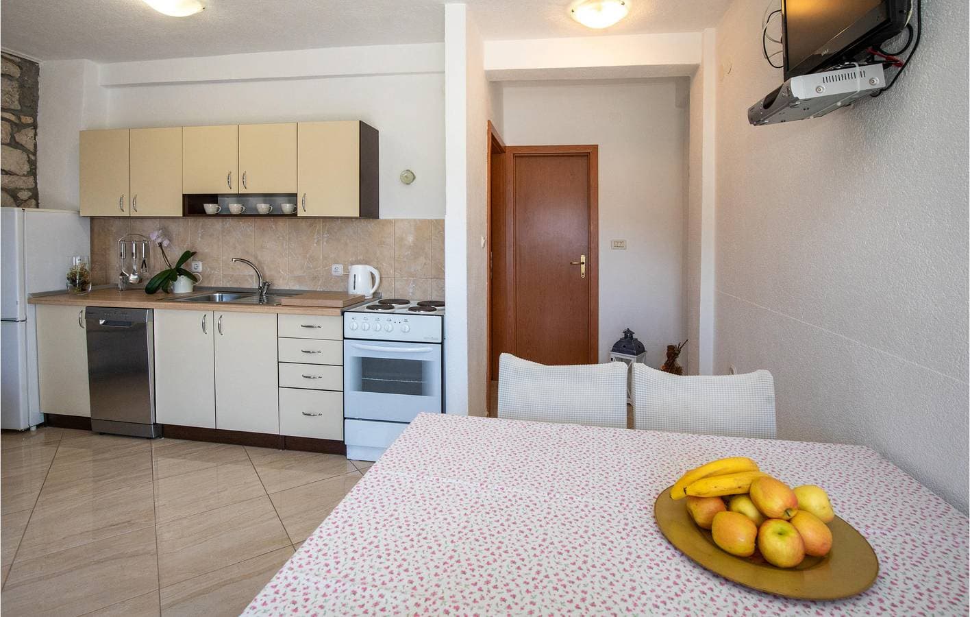 Foto 6 von 32: Gemütliche 300 m zum Strand: Klimatisierte Wohnung mit Terrasse und Parkplatz