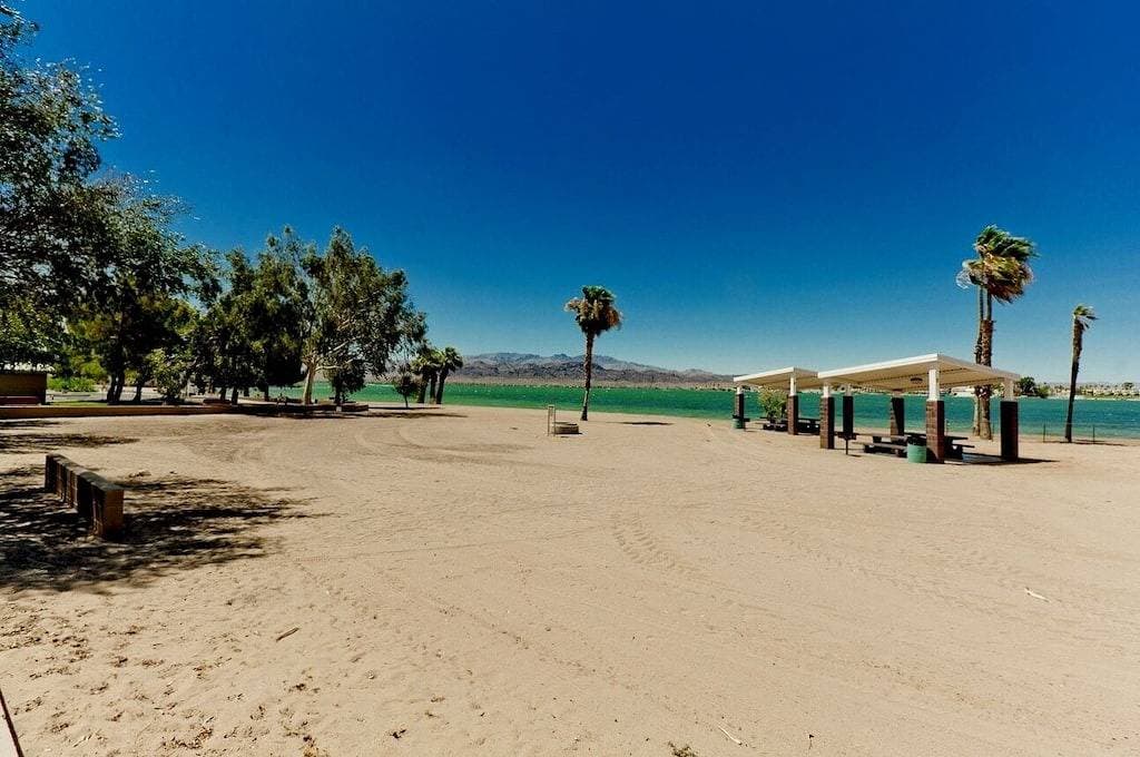 Foto 5 von 33: Lake Views! Upscale Private Villa