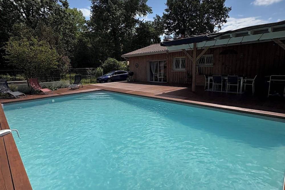 House with swimming pool on the edge of the Arcachon basin. 1