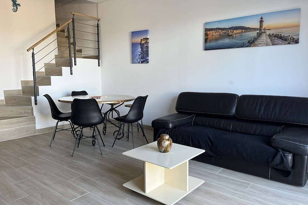 Duplex climatisé en bord de mer avec terrasse, jardin et parking, à 20m de la plage et commerces à p... 1