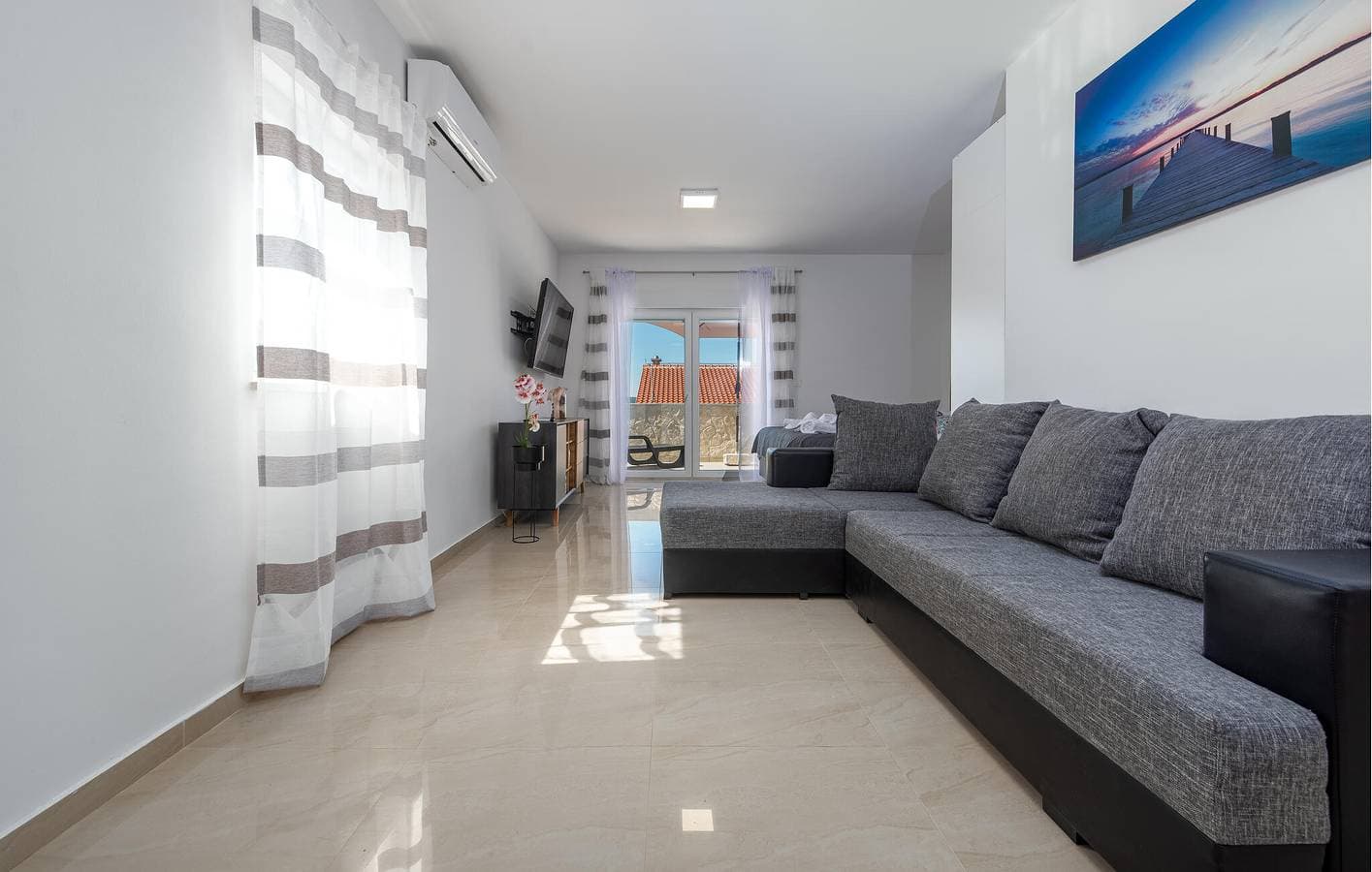 Foto 4 von 29: Urlaub am Meer: Gemütliche Ferienwohnung mit Terrasse, Küche und Parkplatz