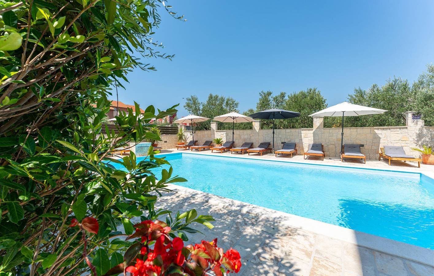 Reizende Ferienwohnung mit Pool und Terrasse, 1,5 km vom Strand Pod Vruljom entfernt 1