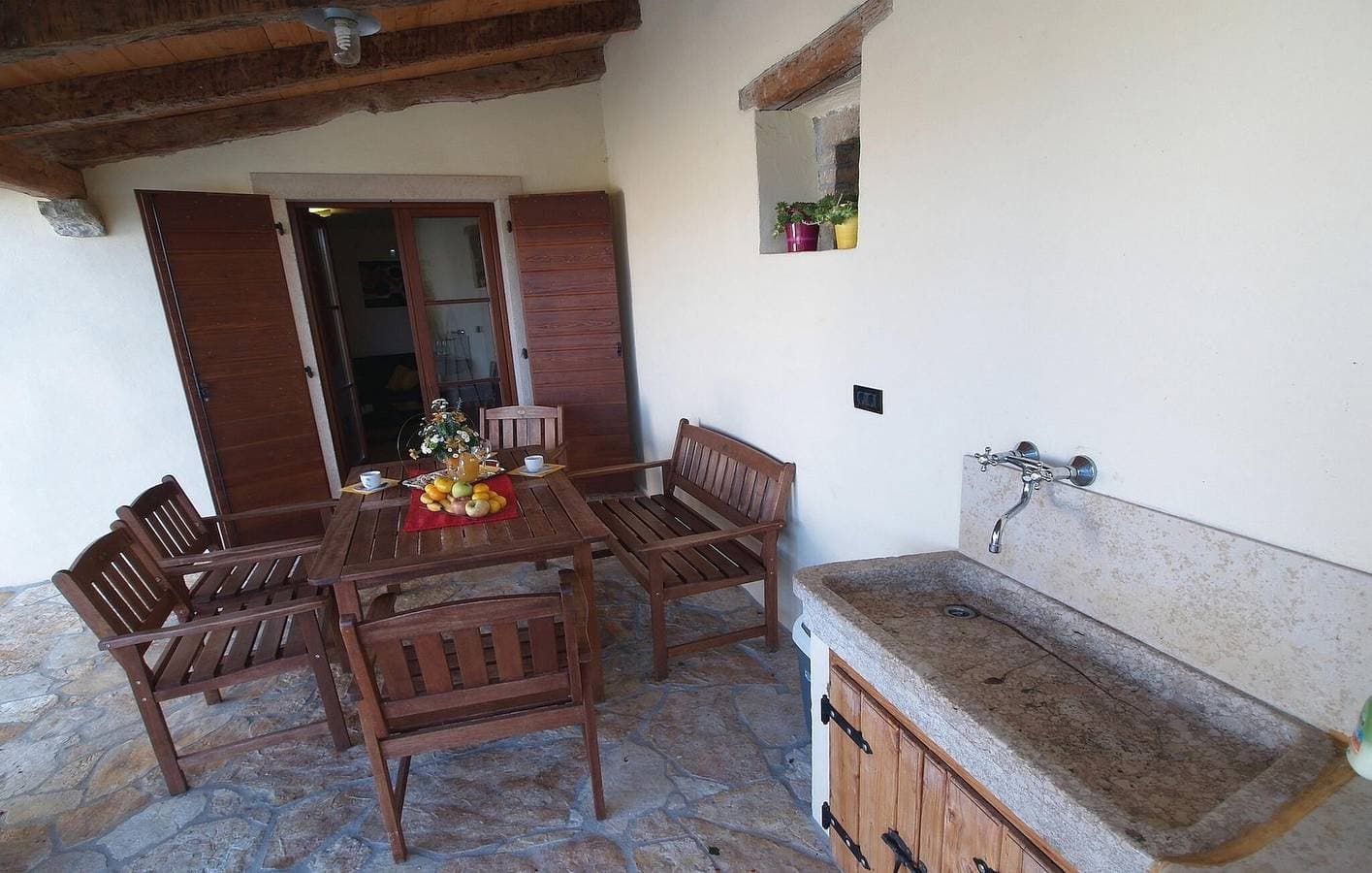 Foto 13 von 37: Modernes Apartment mit 2 Schlafzimmern, Pool und Terrasse in der Nähe des Flusses Pazinčica