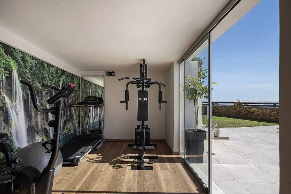 Foto 4 von 30: Luxusvilla mit Pool, Jacuzzi, Gym & Sauna, 10 Min. vom Strand