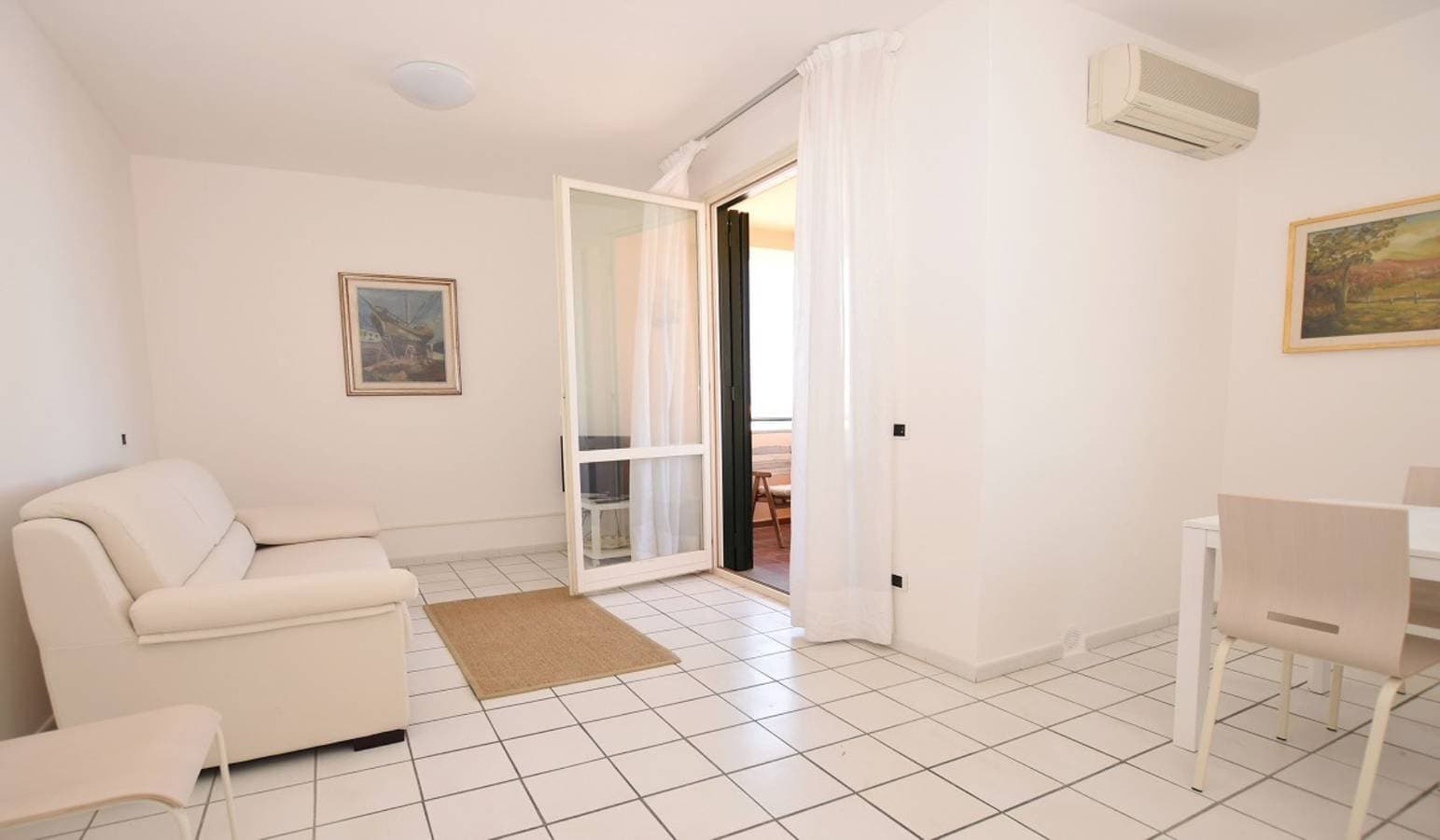 Foto 2 von 12: Ferienwohnung für 4 Personen mit Balkon