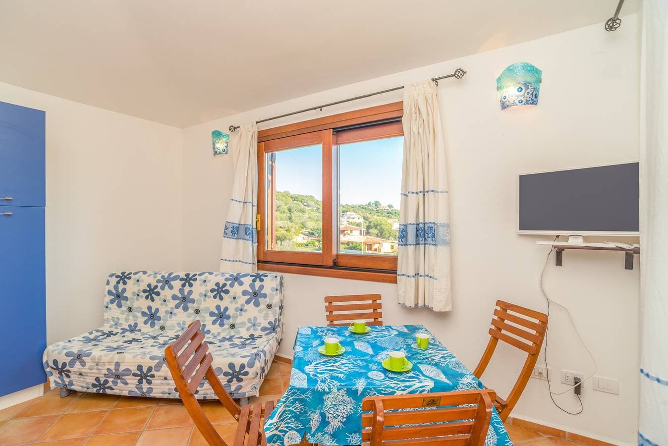 Foto 7 von 25: Ferienwohnung in der Nähe dem Strand mit Balkon, Meerblick und Klimaanlage
