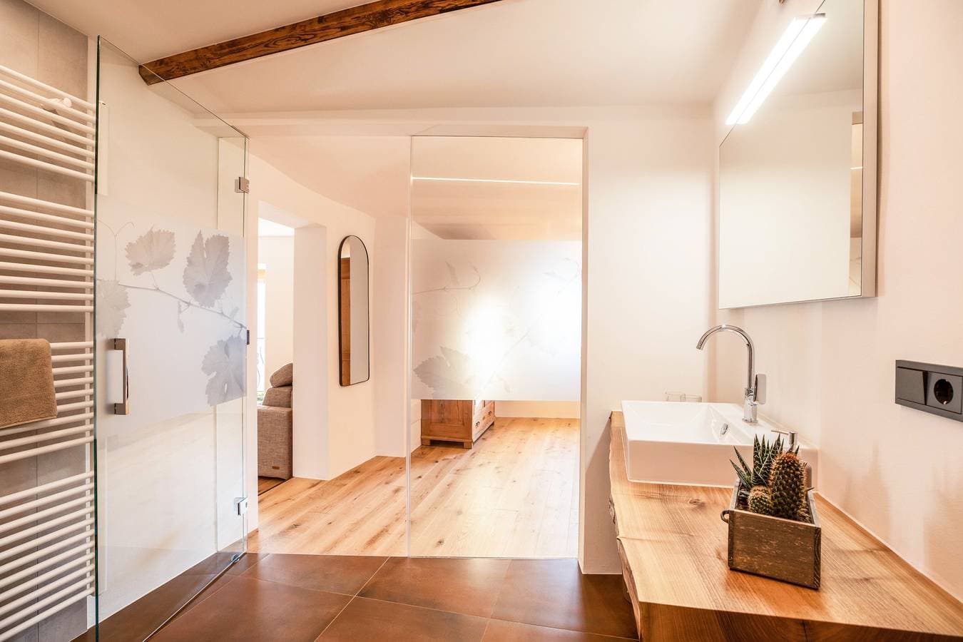 Foto 9 von 36: Brantenhof Design-Ferienwohnung "Vinea“ mit Gemeinschaftsgarten mit Sauna, Balkon und WLAN