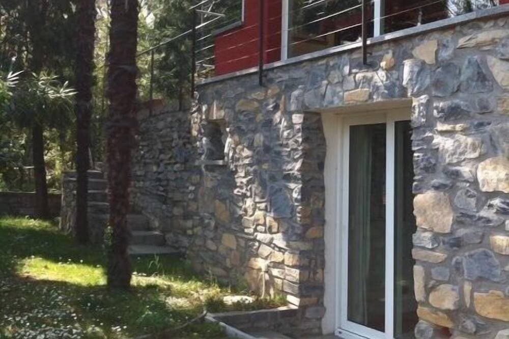 Foto 8 von 21: Kleines Haus mit großem Garten, Blick auf den Comer See 'Sans Souci'