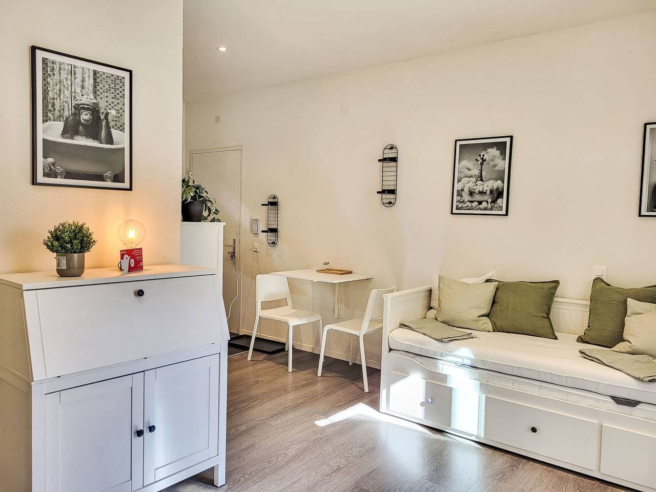 White Locarno Apt.1 1
