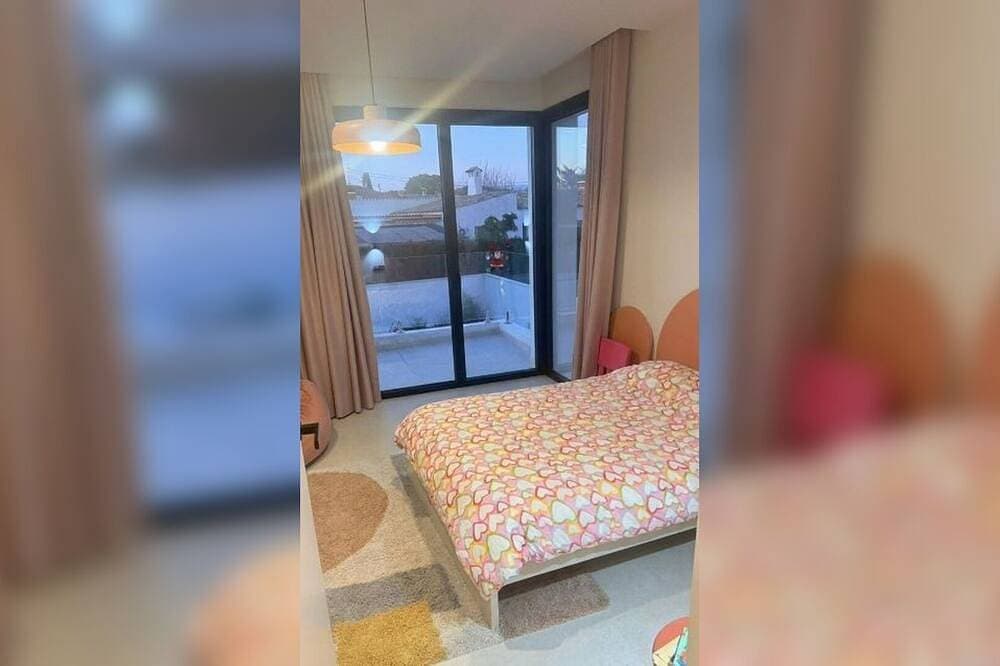 Foto 6 von 30: Ultra-Modern 5-Bed Luxury Chalet with Private Pool & Home Cinema 13 Min To Beach