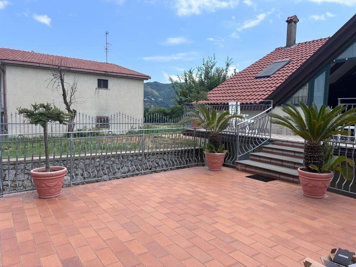 Foto 4 von 32: Two-Bedroom Apartment with Mountain View