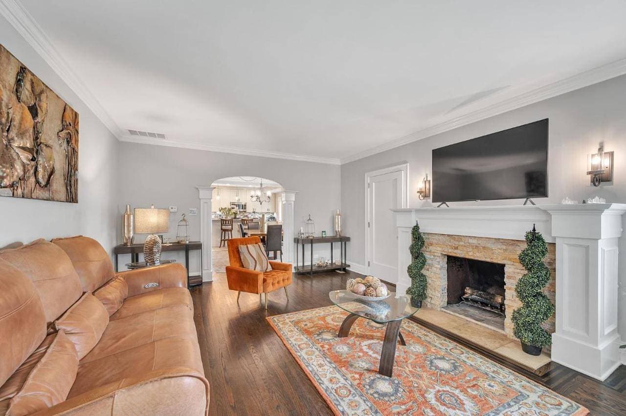 Serene & Charming 5BR Des Plaines Getaway 1