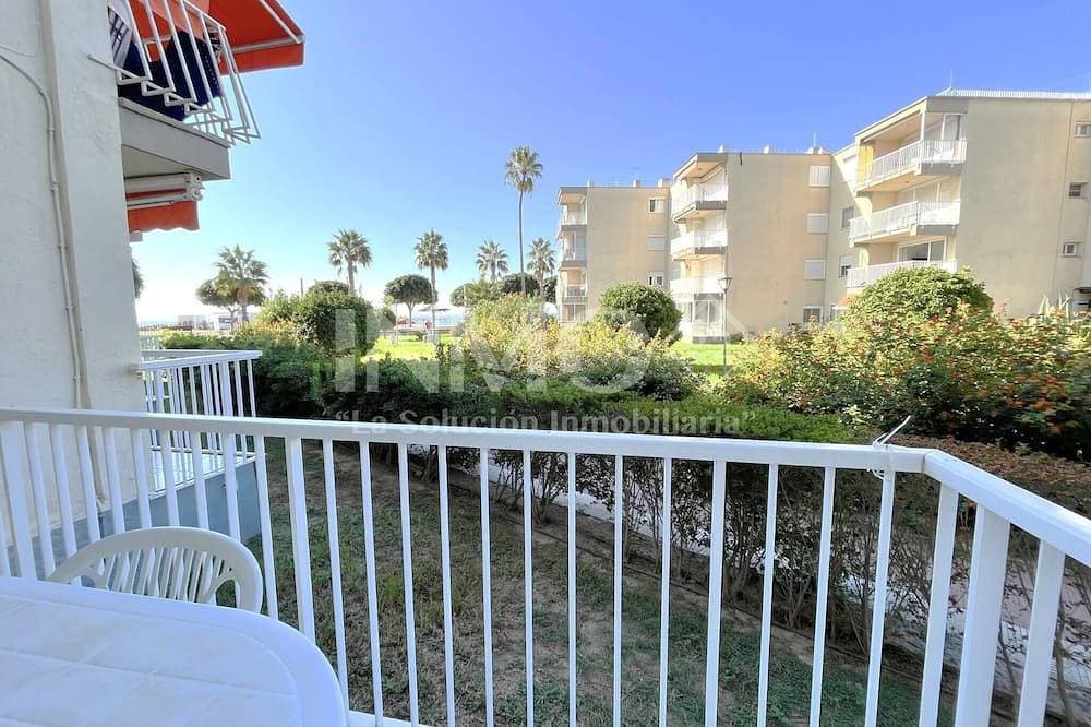 Foto 5 von 12: 1st line of beach, sea views, Llosa area