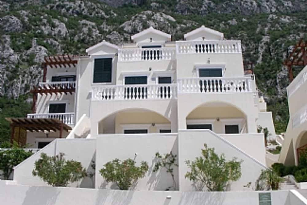 Foto 12 von 30: Luxus-Penthouse-Apartment, atemberaubender Blick auf die Bucht von Kotor, Gemeinschaftspool, WLAN