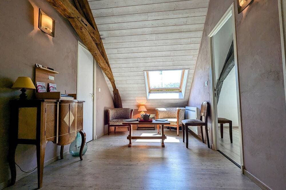 Foto 11 von 20: Gemütliches Zimmer mit Sitzecke und Frühstück