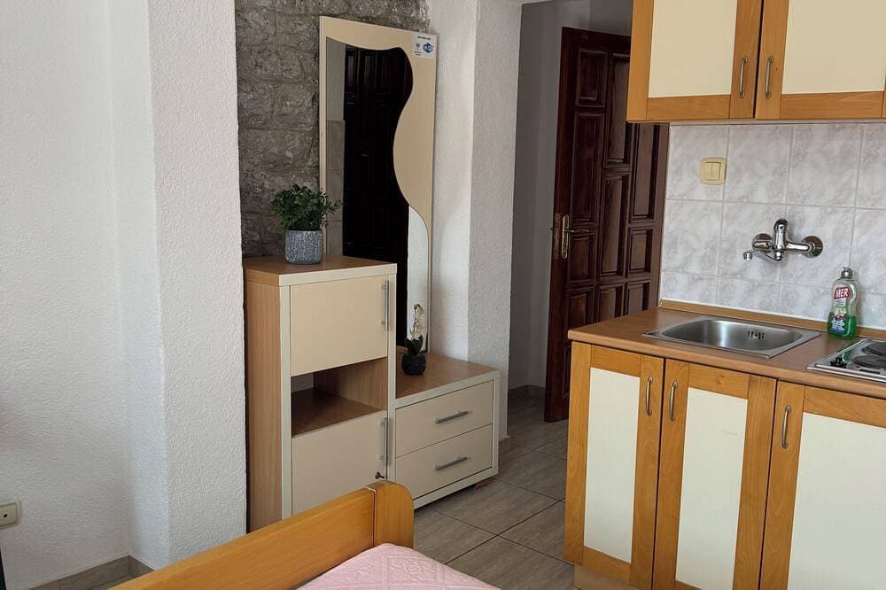 Foto 6 von 22: Cozy 1-bedroom apartment in fantastic Budva with AC