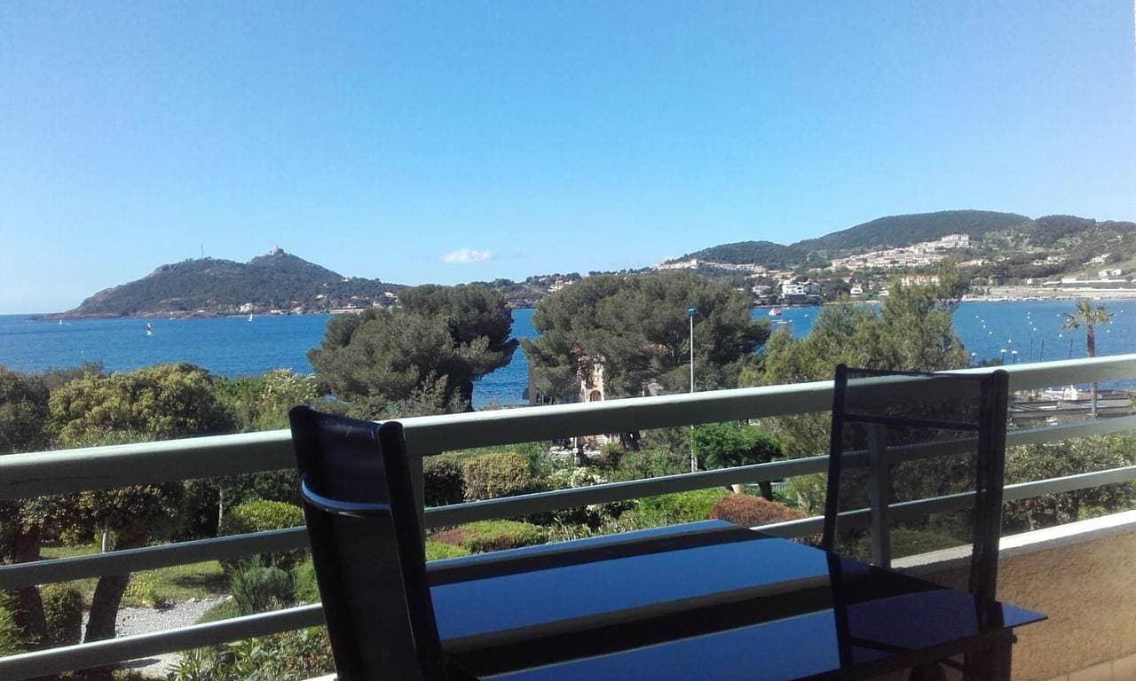 appartement vue mer piscines parking LES CORAUX AGAY PLAGE 1