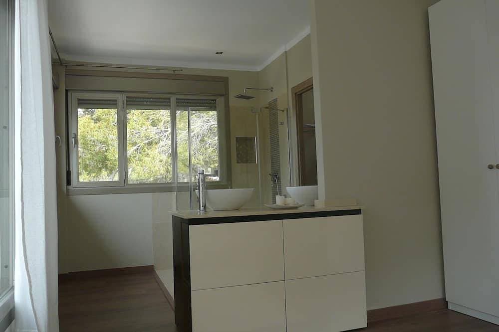 Foto 7 von 28: Moderne Villa mit Pool und schläft 8
