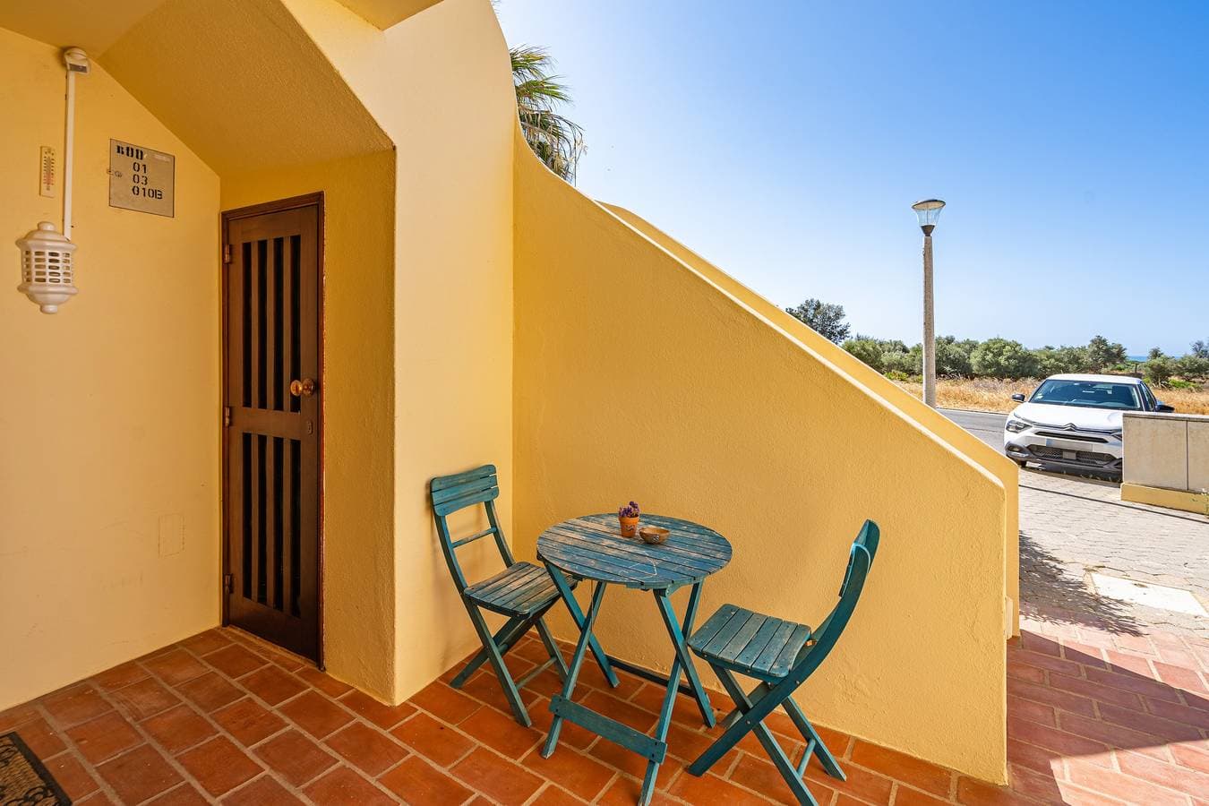 Foto 10 von 28: Ferienwohnung 'Casa verão Azul - Porches' mit Gemeinschaftspool, privater Terrasse und WLAN