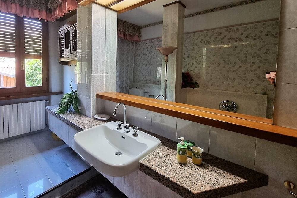 Foto 7 von 30: Villa Piazza, privater solarbeheizter Pool, zu Fuß zu allen Einrichtungen! Wifi