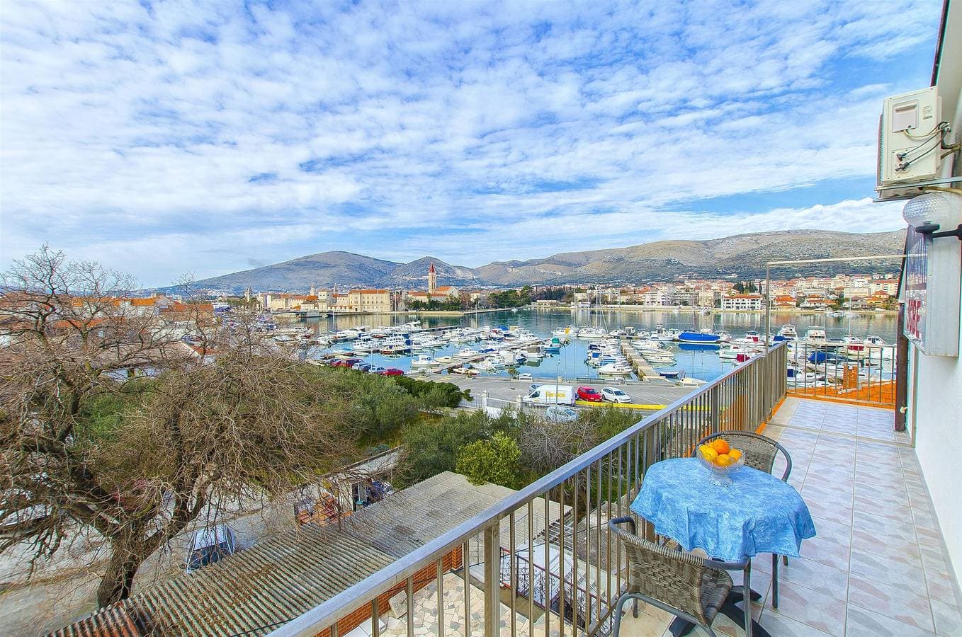 Apartments and Rooms Iva 1