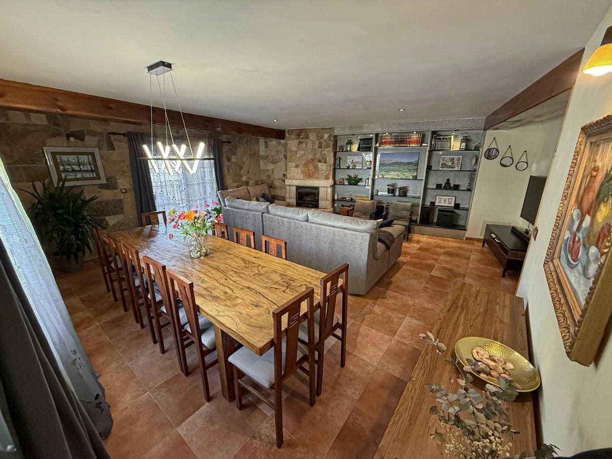 Foto 5 von 42: Five-Bedroom House