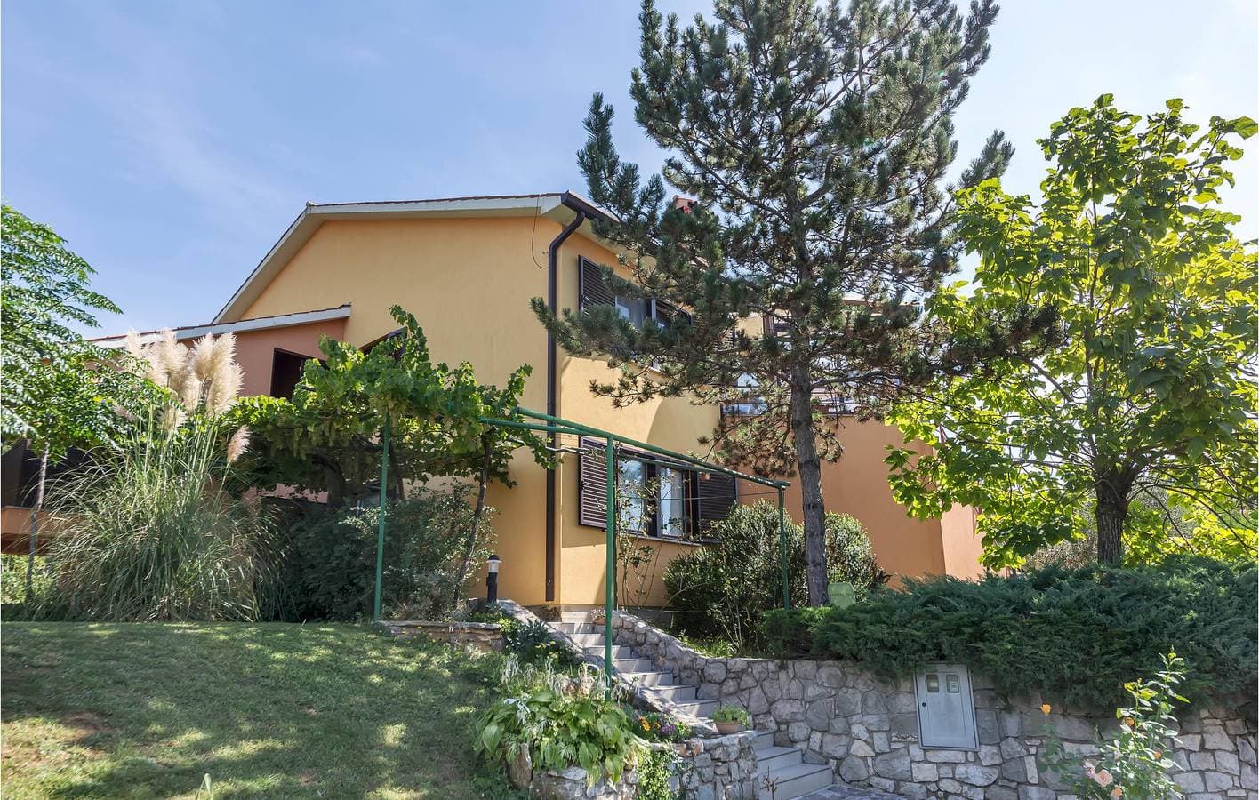 Charmantes Apartment mit Terrasse, WLAN und Parkplatz, 2,5 km vom Strand entfernt 1