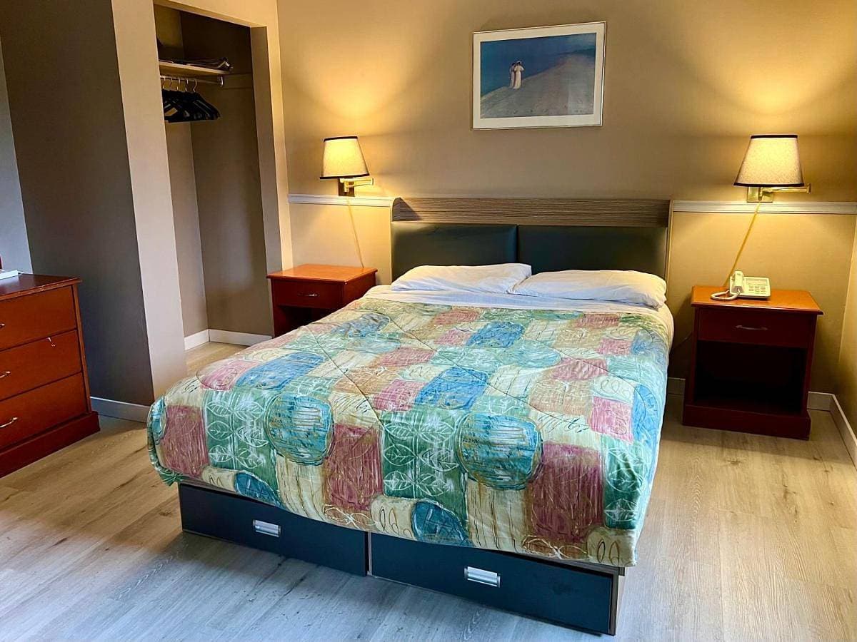 Valemount Hotel 1