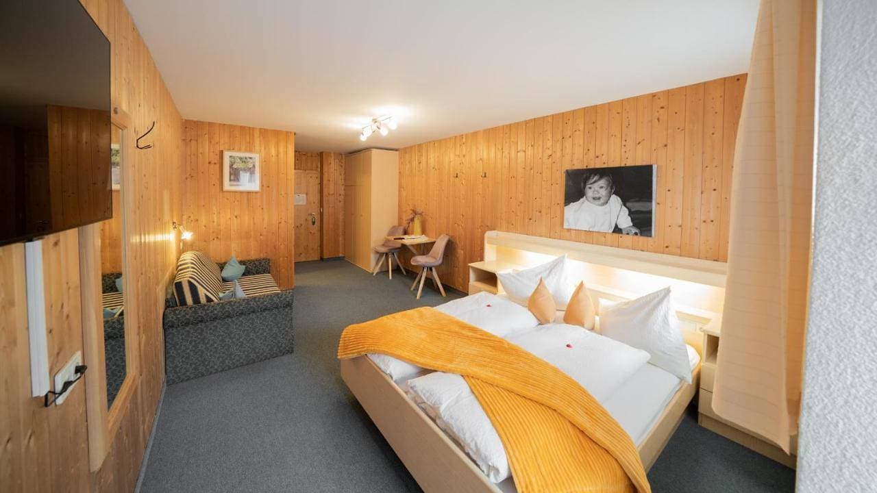 Foto 10 von 11: Double Room with Balcony and Mountain View
