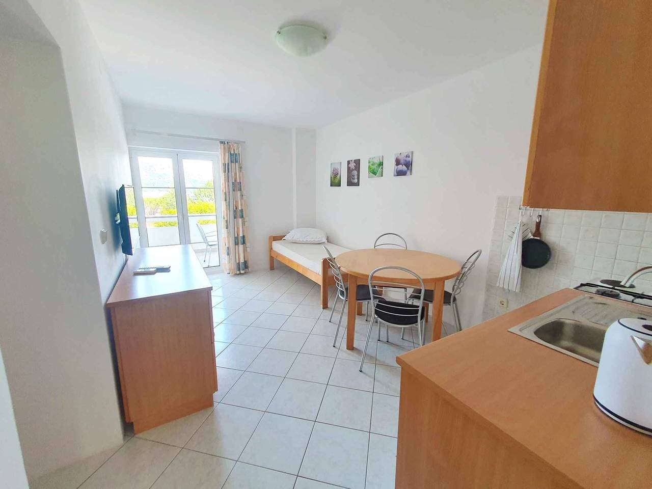 Foto 3 von 18: Ferienwohnung mit Blalkon und Klimaanlage