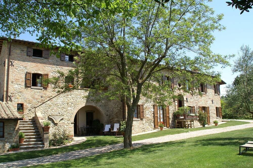Foto 9 von 23: Ferienhaus in Montone mit Pool & Terrasse