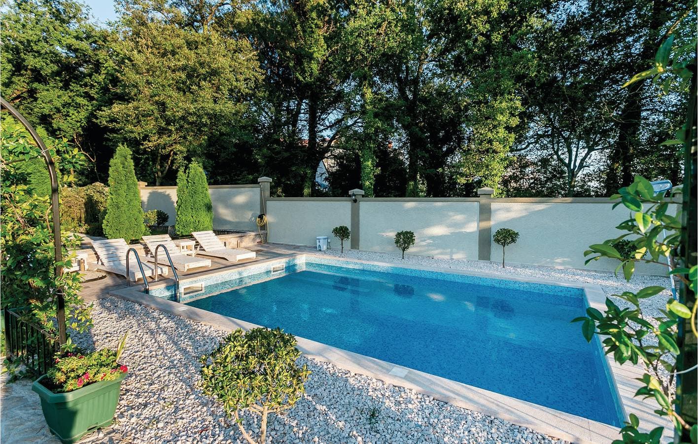 Foto 9 von 36: Ferienwohnung für 8 Personen mit Terrasse
