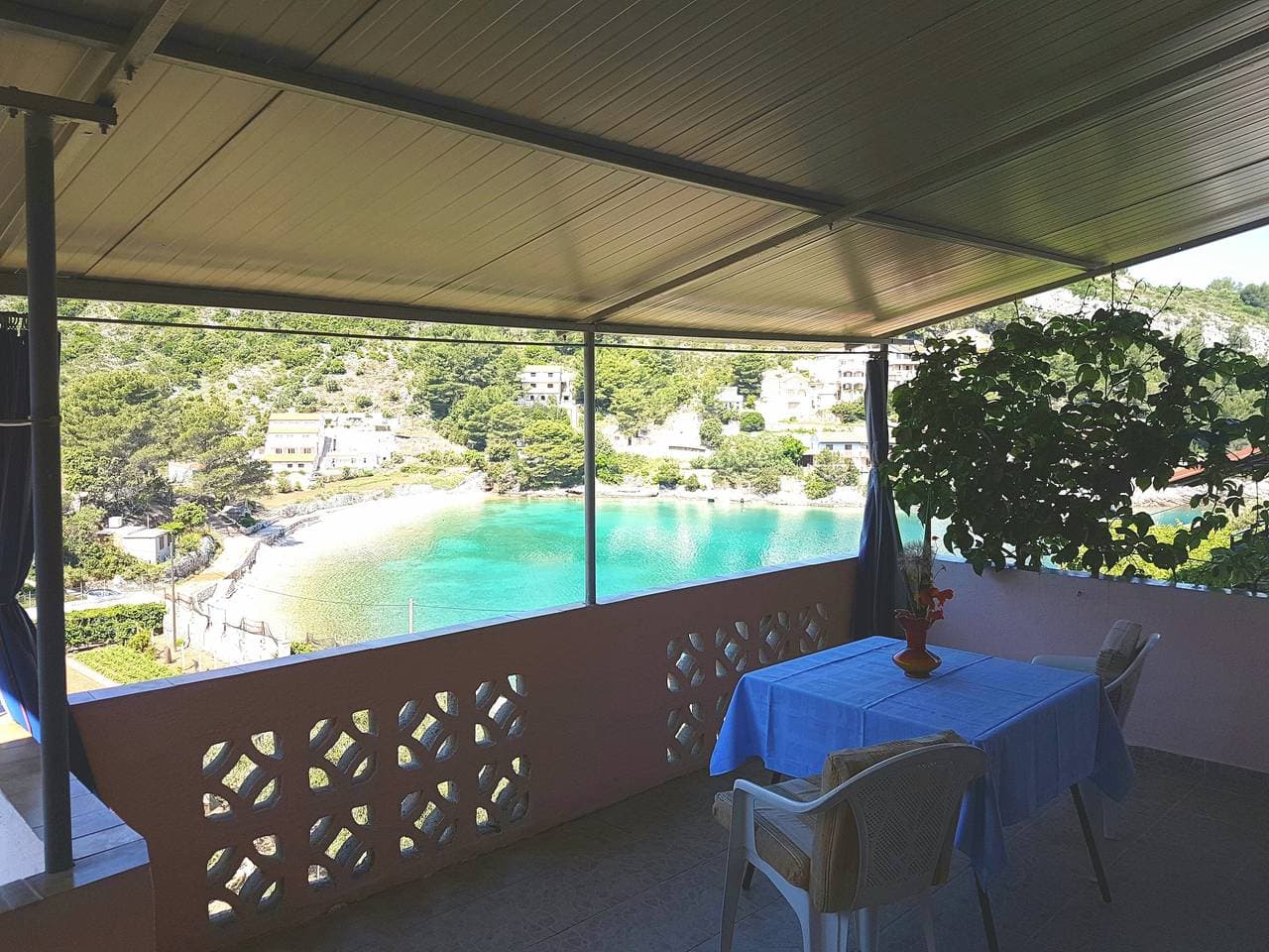 1-Zimmer-Ferienwohnung mit Terrasse und Meerblick Bucht Prapatna, Hvar -b 1