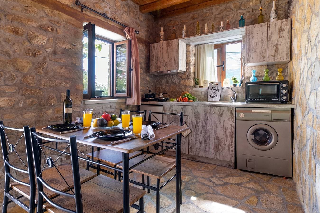 Foto 5 von 39: „Villa Lazar“ mit Terrasse, Klimaanlage und WLAN