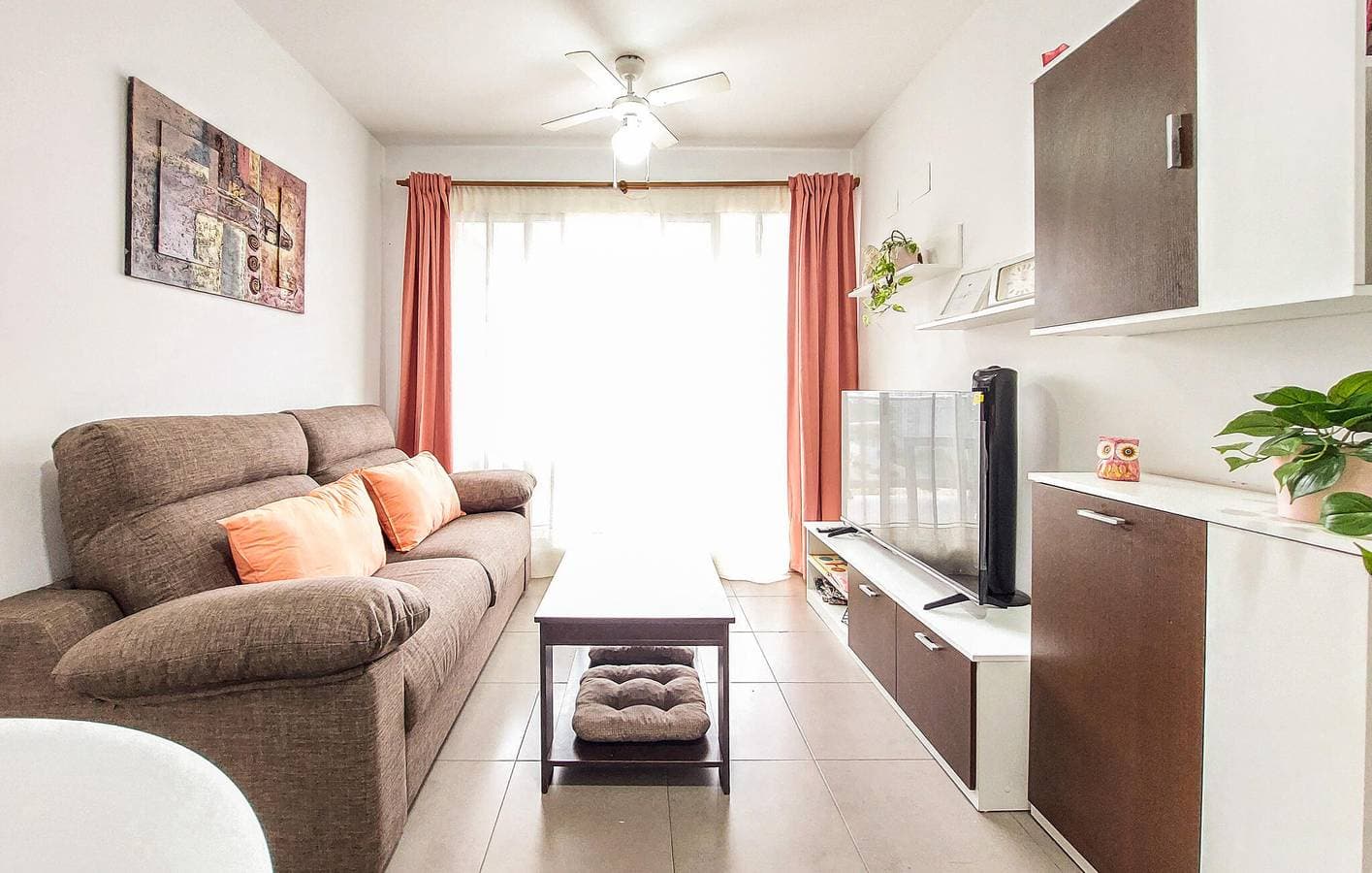 Foto 4 von 19: Modernes Apartment mit Pool, Terrasse und nur wenige Schritte vom Strand Playa Masbó entfernt