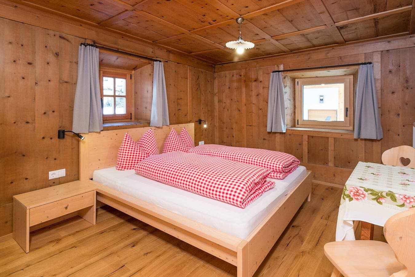 Foto 3 von 13: Ferienwohnung 'Ausserharmerhof Anno 1556' mit Bergblick, Gemeinschaftsgarten und WLAN