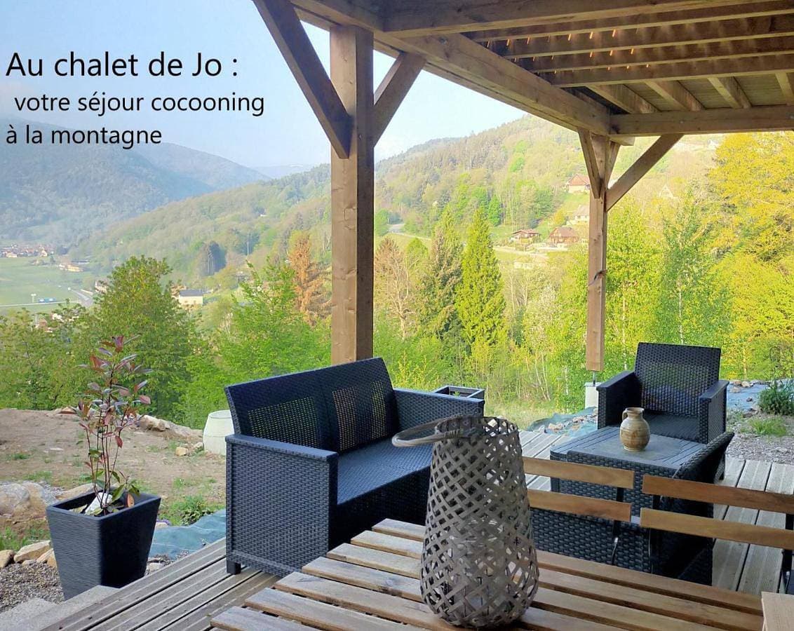 Au chalet de JO avec accès à l'espace piscine et jacuzzi 1