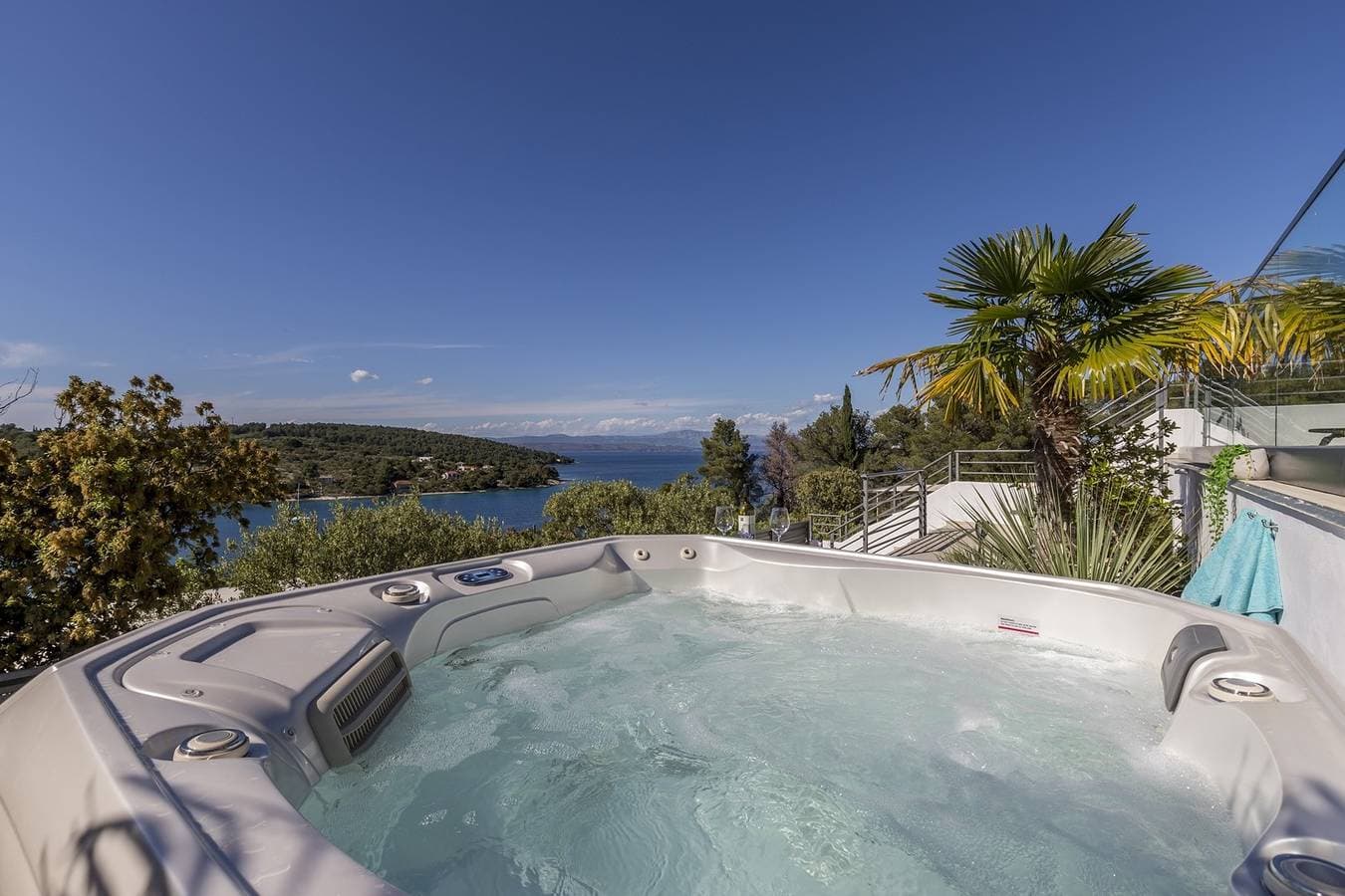 Foto 5 von 50: Villa Captain's Haus auf der Insel Solta mit beheiztem Pool, Whirlpool und Meerblick