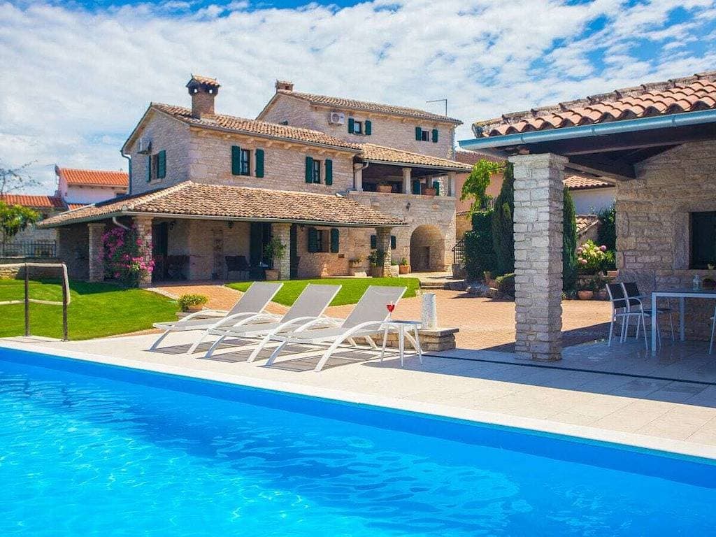 Foto 2 von 24: Villa in Sveti Lovreč mit Schwimmbecken