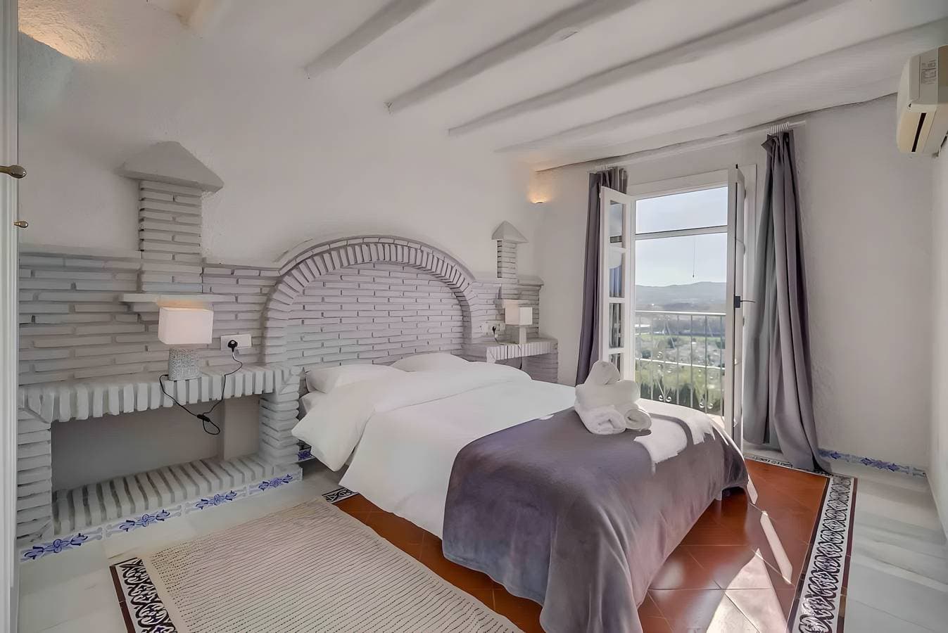Foto 12 von 35: Ferienwohnung 'Golfplatzblick' mit Bergblick, Wi-Fi und Klimaanlage